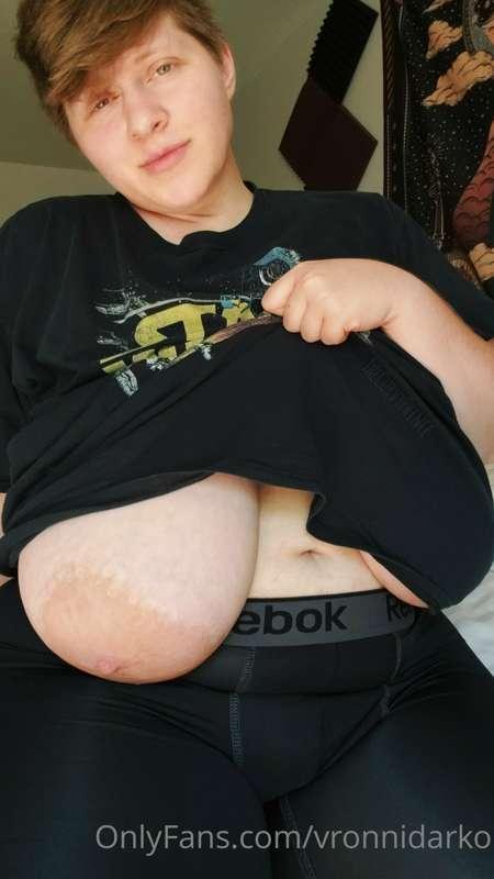 thecurvyprince image #0