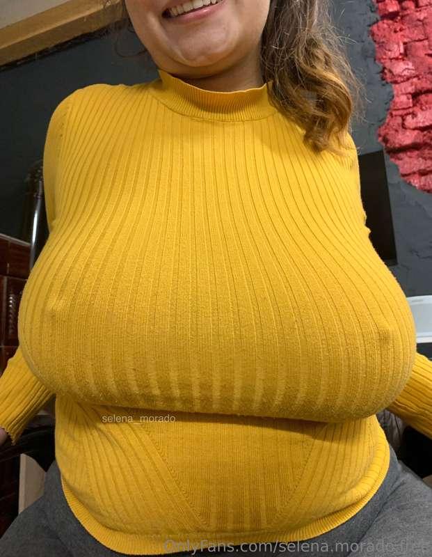 Ms. Hangers is here to please you with her huge milkbags 😄❤️