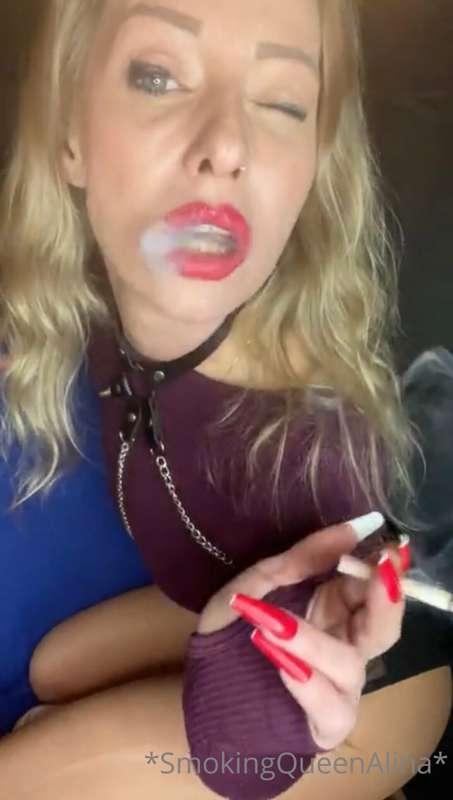 Smoking in nylons als dirty airforce🖤😈