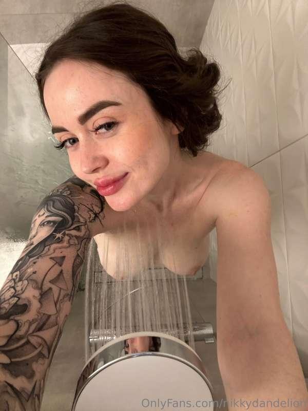 morning showers are just the best... care to join?💦