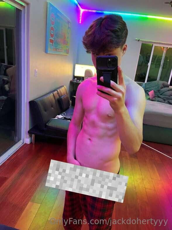 Get on your knees for daddy🍆🥵