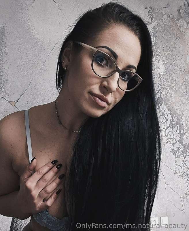 The bra is a bit too small 🙊🤷‍♀️