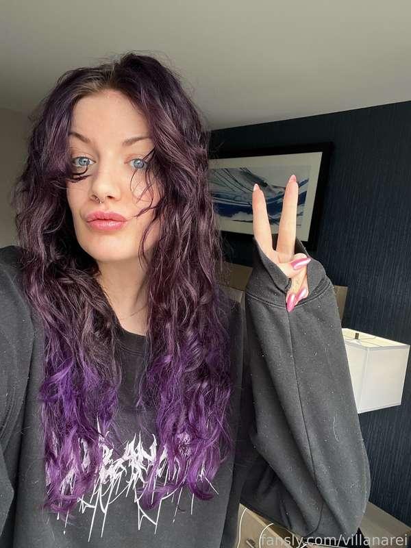 Some very sleepy, squinty, natural hair selfies before I started my long and painful travel journey home yesterday 😅
I don’t think some of y’all have ever seen my natural hair in all it’s curly glory haha, I’m always self conscious of it 🙈

#fyp #purplehair #altgirl #alternative #gothgirl #goth #curlyhair #curls #nomakeup #tall #tallgirl