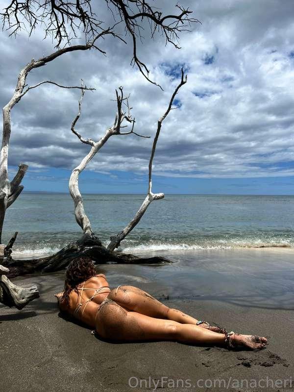 I don't mind getting down & dirty sometimes 😉🏖️