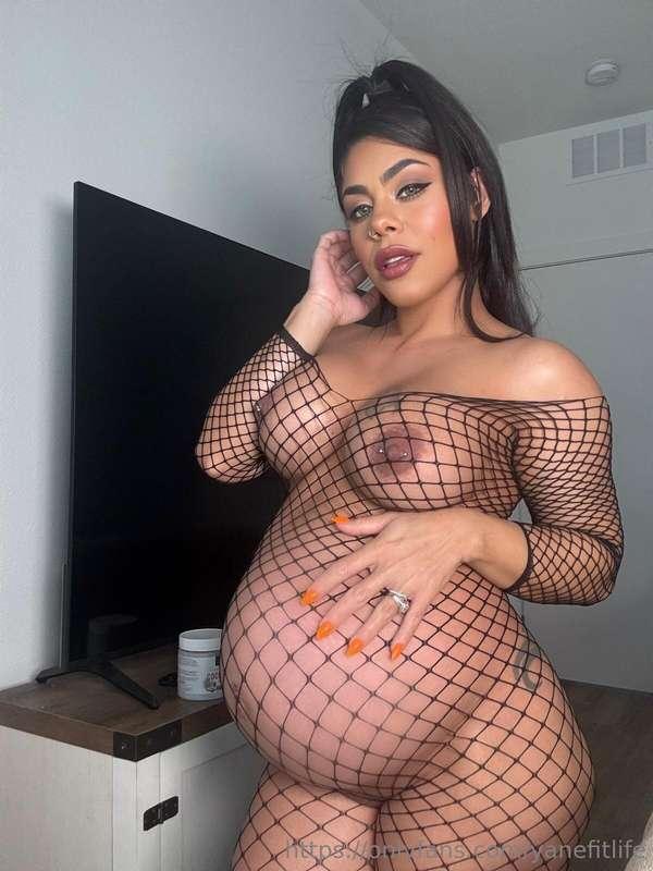 Tell me you wouldn’t lose control staring at me like this 💦