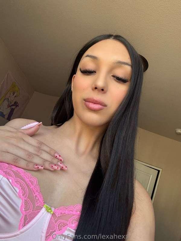 Looking at that delicious cock 😉