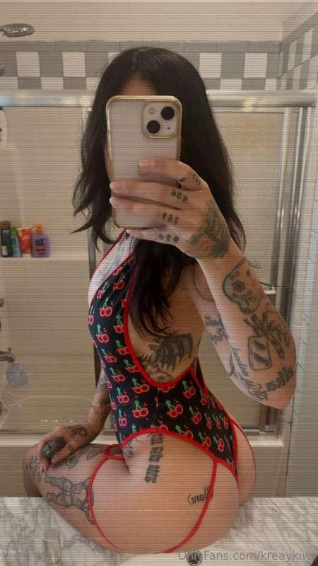 new pics and lil video in the dms hehe the bathroom was the ..