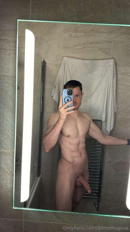 Looking for a submissive slut to use their throat. Any volun..