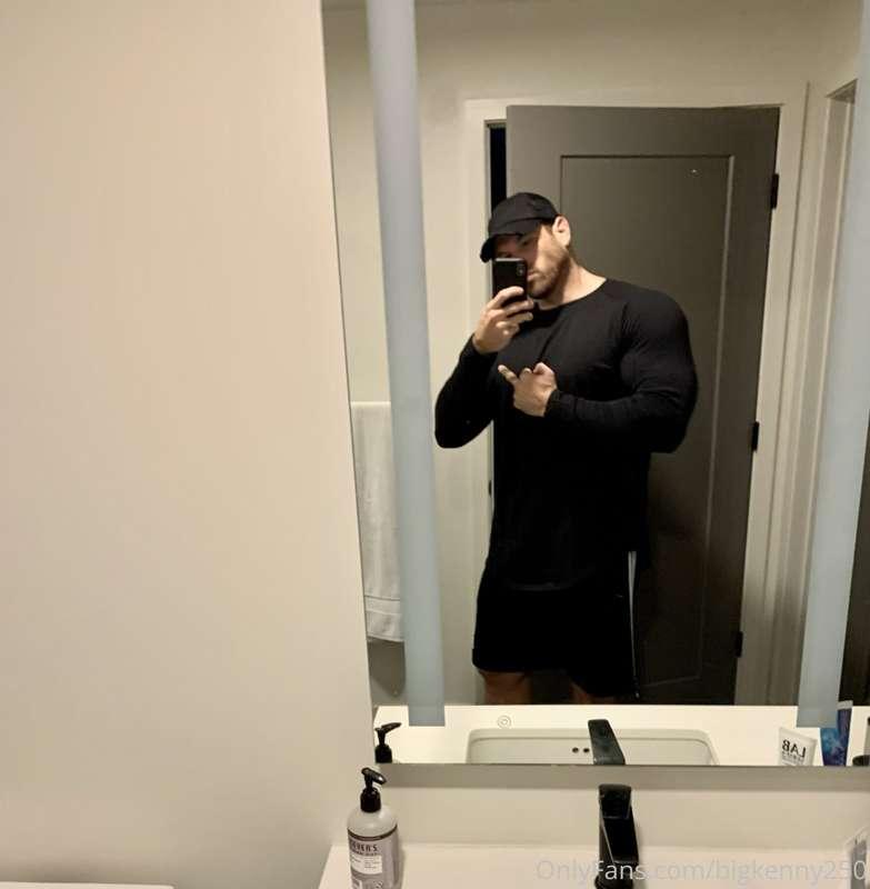 New gear… 2XL is skin tight 💪🏼🦍🤴🏻
