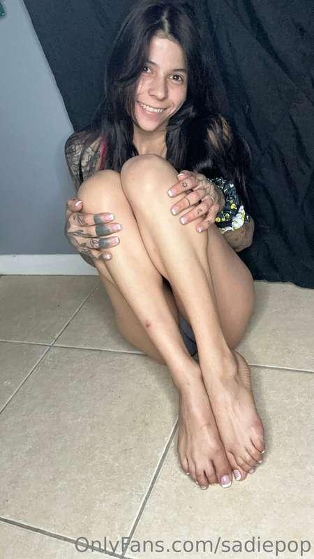 Lick my French tips clean! #fetish #frenchtips #dirtyfeet #d..
