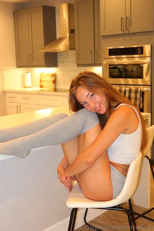 i promise i’m sweeter than anything in the oven 🧁