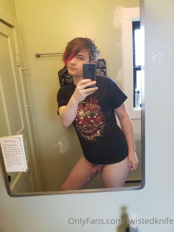 Thought id show you all how I wake up in the morning ❤ ass i..