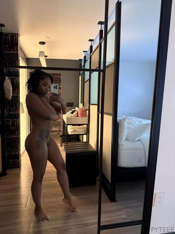 Unlock to move my hand 😈🤭