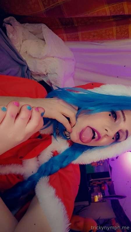 Sending out a couple Holiday Jinx foot fetish PPVs ^-^ 