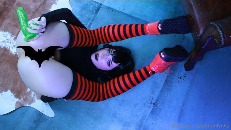 Some censored screenshots from the mavis video 😈