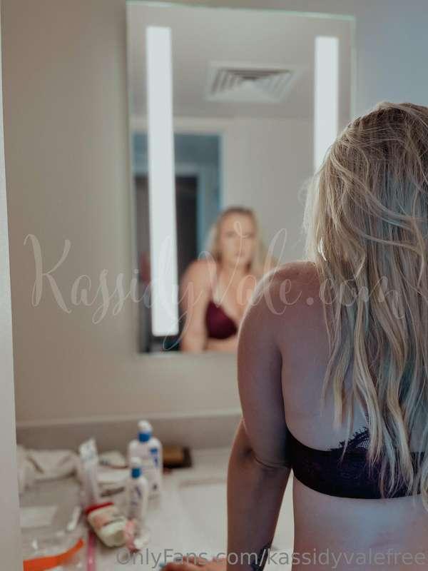 Find the in focus version on my VIP page @kassidyvale ❤️🥵

O..