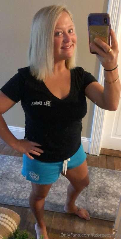 It's a rainy lazy day!!!!! I loooove cuddles and movies on t..