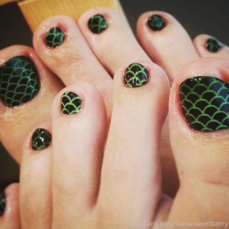 I just can't get over my obsession with my adorable feet!  3..