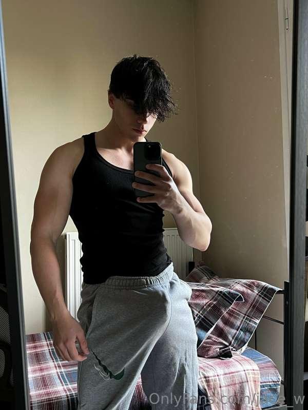slide in to my DMs while im bored and horny...