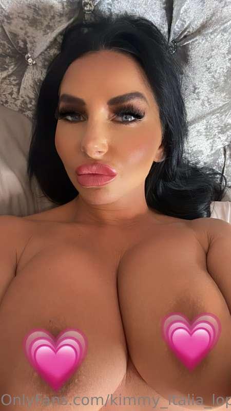 **FIRST FAN TO TIP 20$ GETS MY BIG BOOBIE BUNDLE**