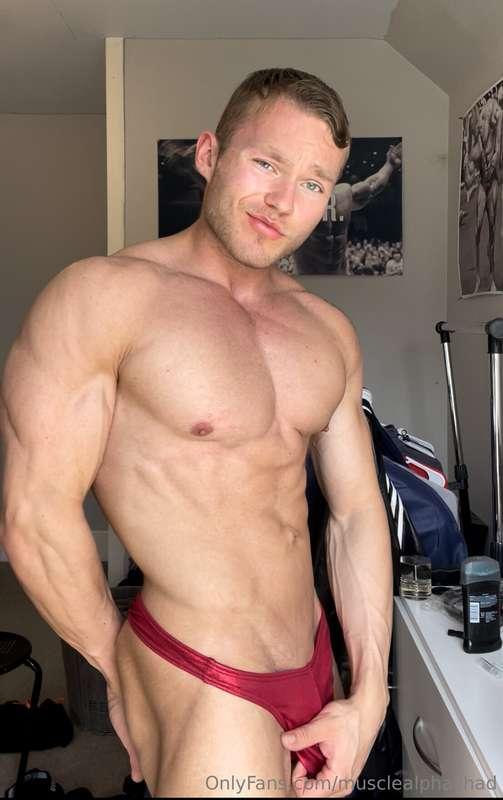 RIPPED Flexing in speedo showing ALL muscles FLEXING/ showin..