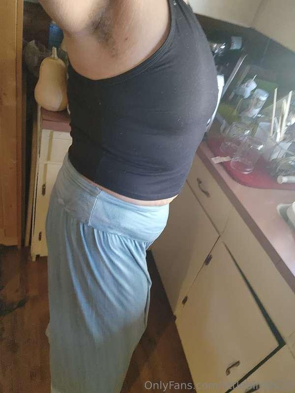 Quick body shot while baking 💕