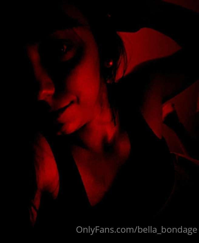 Today I feel like a little devil😈🔥, ready to get out my box ..