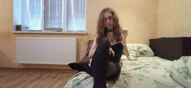Big dick bunny girl is at your service♥