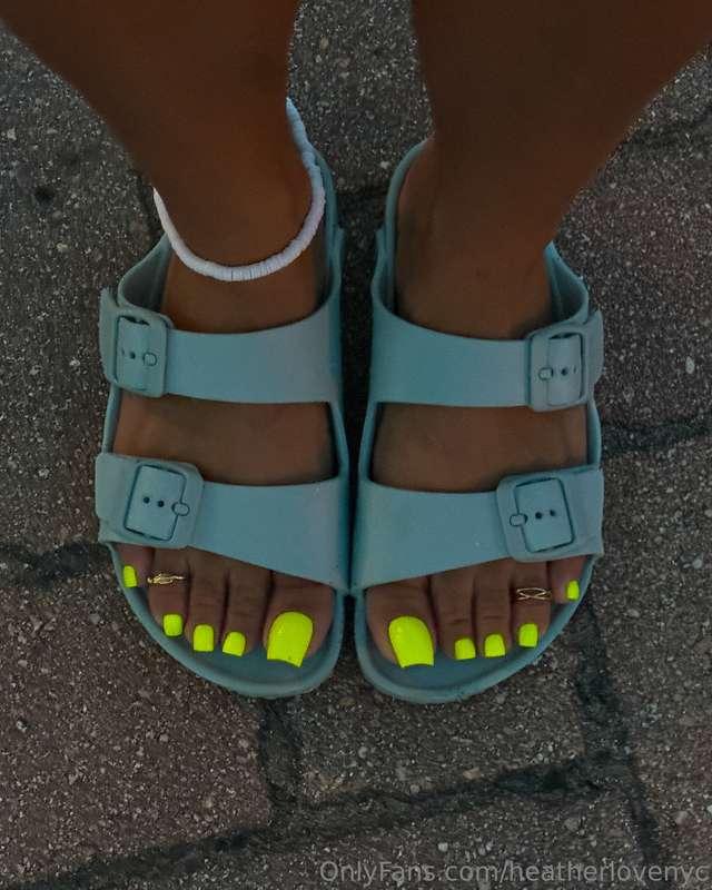 Wanna play at the beach?🎾🎾🎾