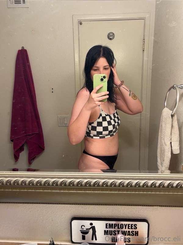 I love my stretch marks sm 🥰