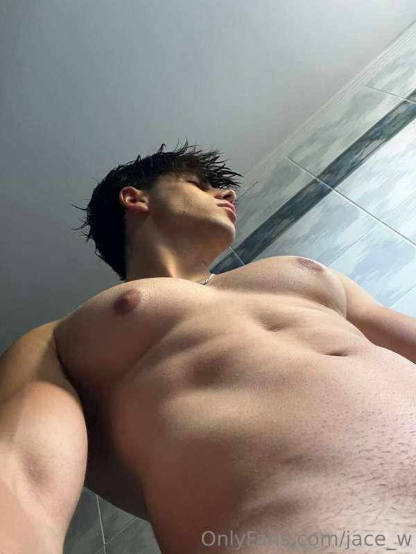 Slide into my dms bae🤤