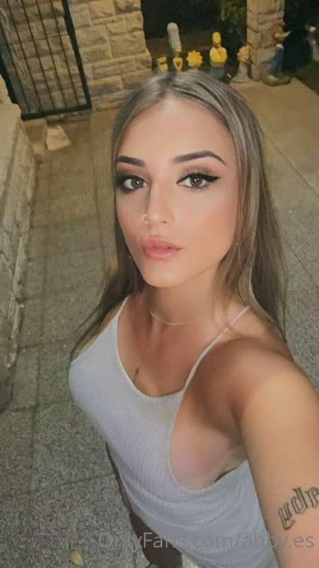 I know I look so good and hot..but I would look better on yo..