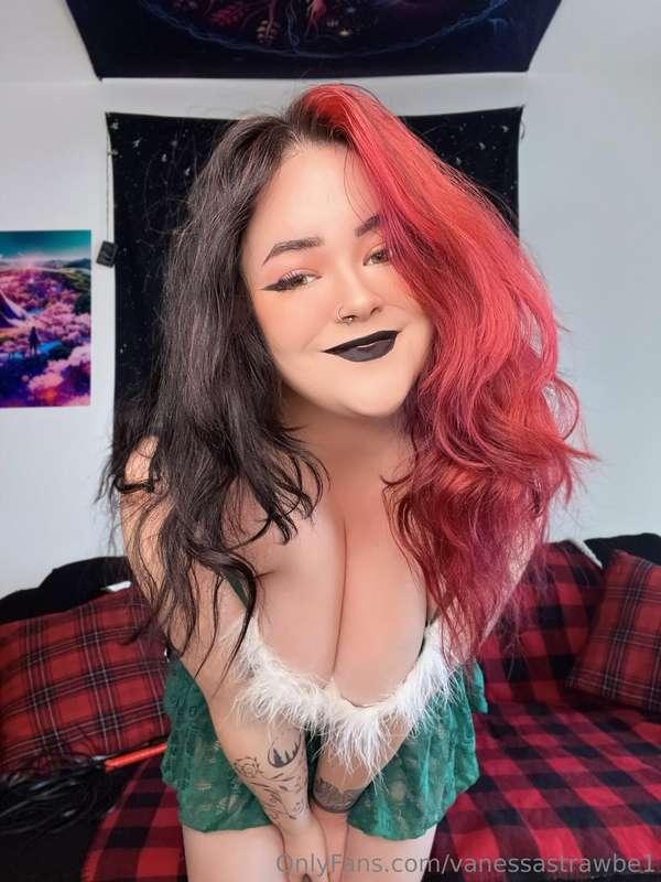 Tis the season to spoil your favourite goth girl!! I added s..