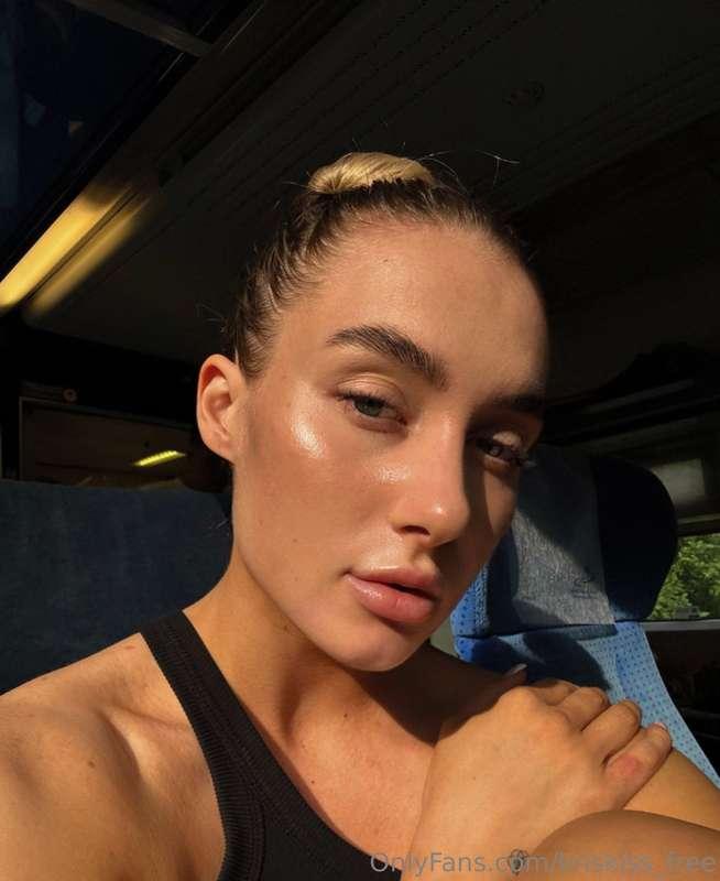What a nice sunny day mmm.💘 I'm in such a great mood. 🤩How i..