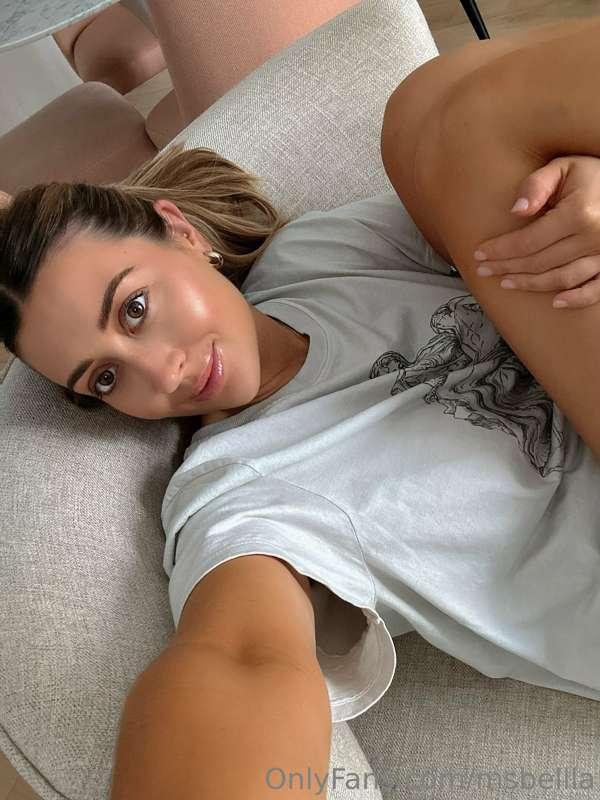 spreading my legs for you😋