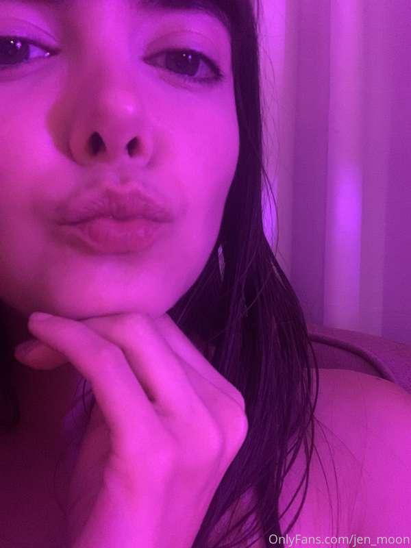 tip for how many kisses you would give either set of lips ;)