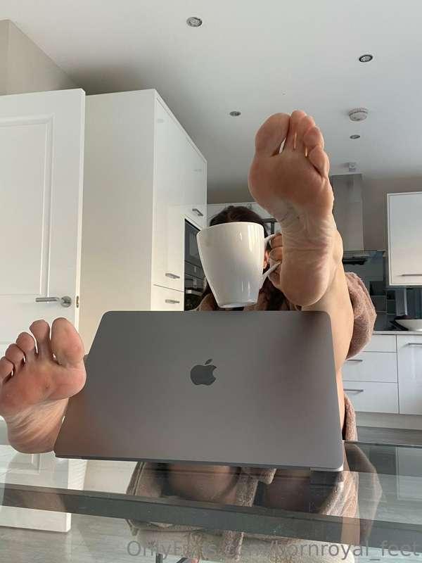 I can’t type with my feet. Give me a hand. Full album for my..