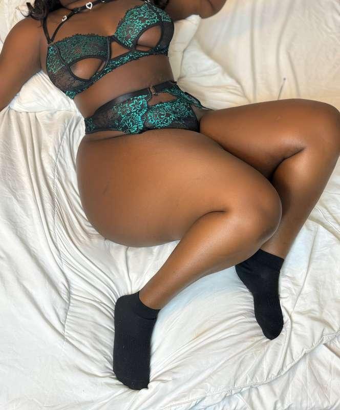 Let me hold that morning wood 🙈🙈