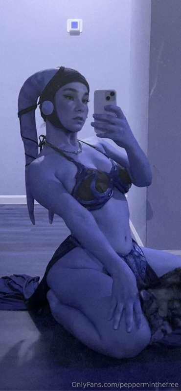 Do I have your attention now? 💙💦