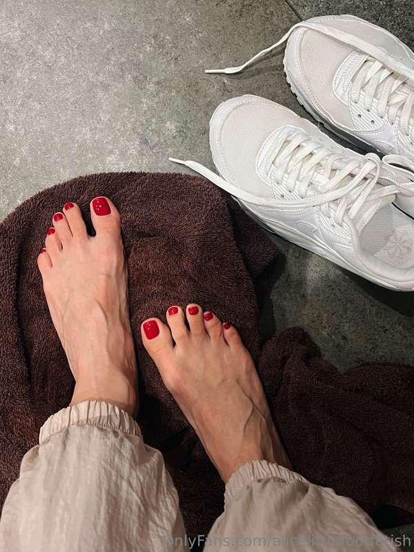 Sometimes my feet become very veiny...
These shots are taken..