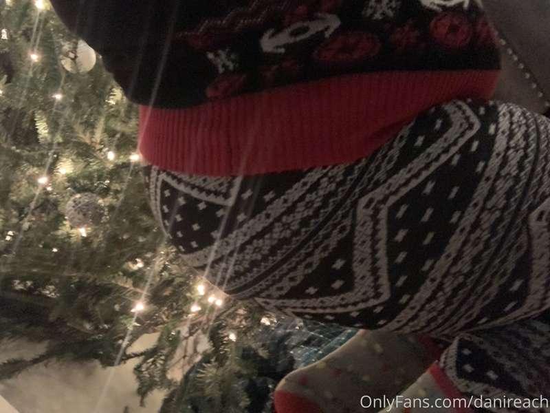 Come rip my leggings open and fuck me by the tree 🥵