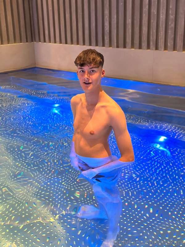 Who wants to come take a dip?💦😋