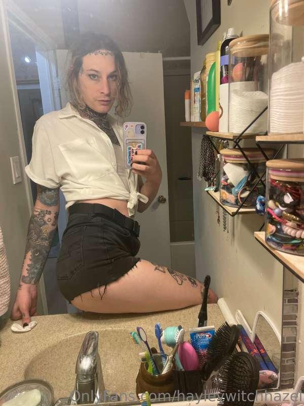 selfies in my fav shorts 💖