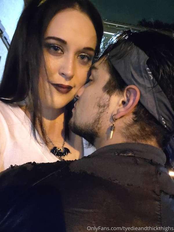 I always look good with hubby by my side ❤🥰