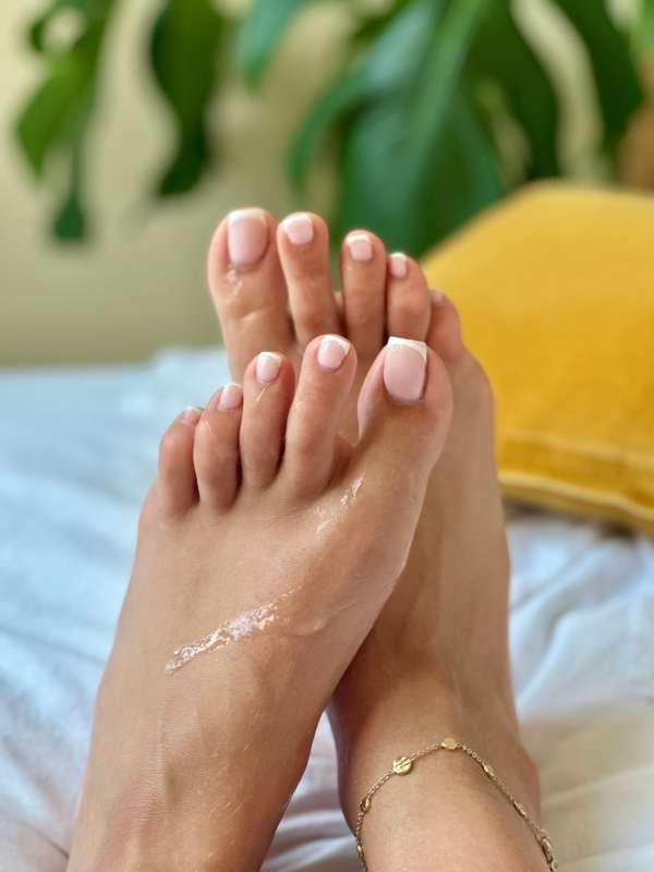 Cover them in your cum 🤤