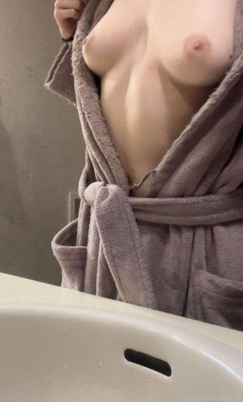 Feeling all fresh/ just got out of the shower!

 Just in time for you to make a mess of me again right? 😉

#girl #tits #nude #boobs #titties #nsfw