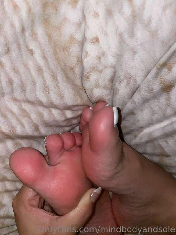 Private message me for customs of your desires 💘