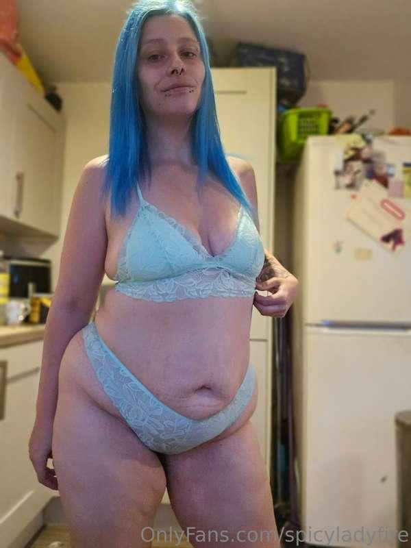 What do we think this set? 

Little snug for my curves I thi..