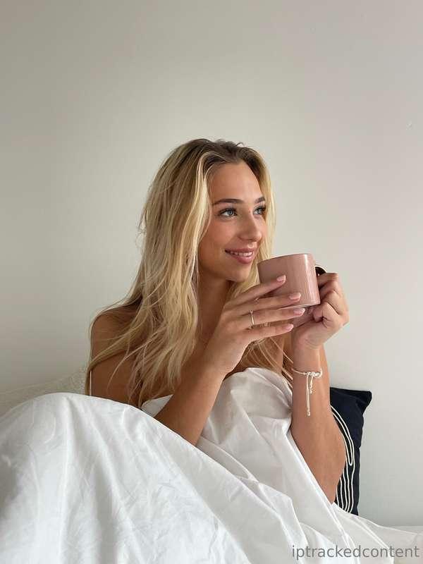 coffee in bed🥰