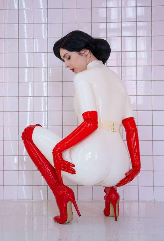 How much do you like my ass in latex? 😈 #fyp #med #latex #boots #fetish #kinky #nsfw
